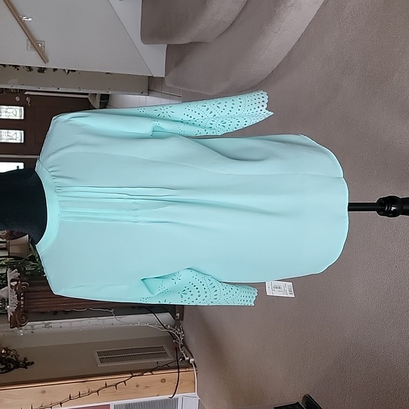 Seafoam green blouse by NY collection. Size small. - Picture 4 of 8